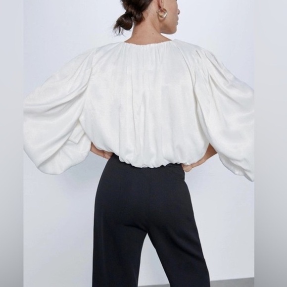 New with tags size small Zara balloon puff sleeve blouse so pretty! - Picture 3 of 5